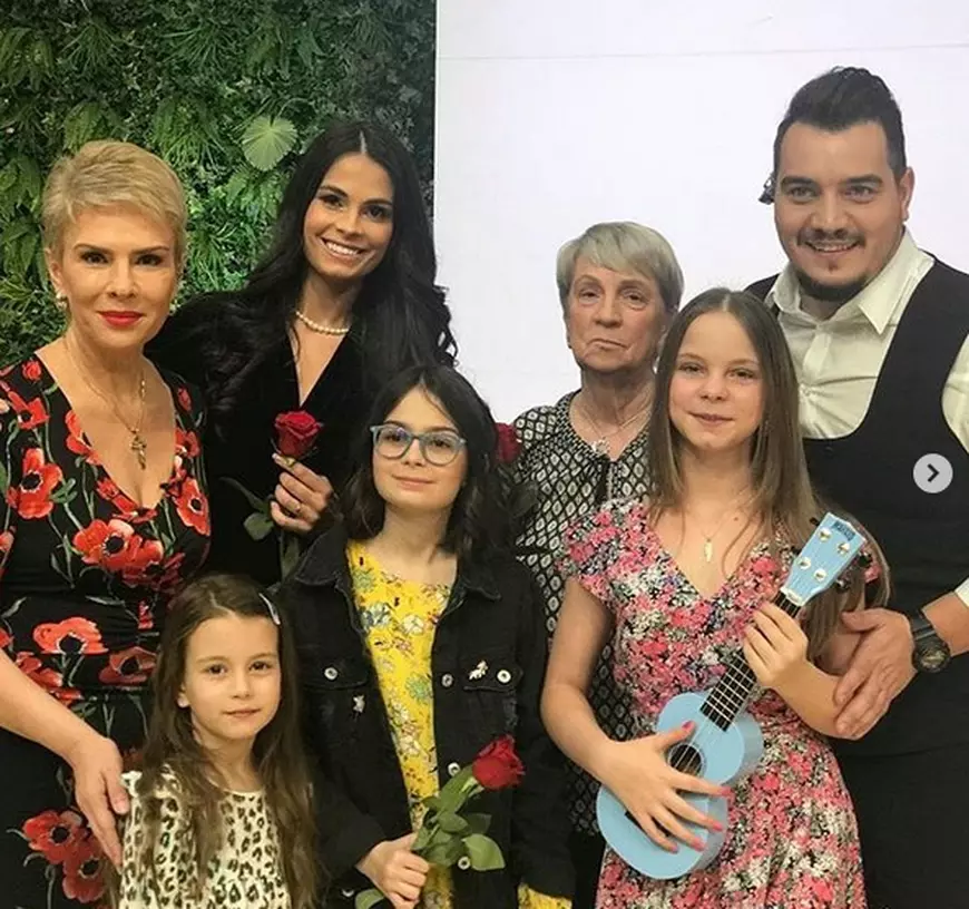 Cine este persoana care o ajută pe Anca Serea să crească 5 copii. Bona, depășită de situație
