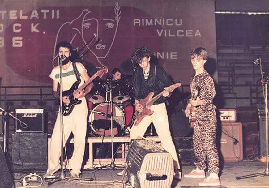 Antract împlinește 35 de ani... de Ziua Femeii