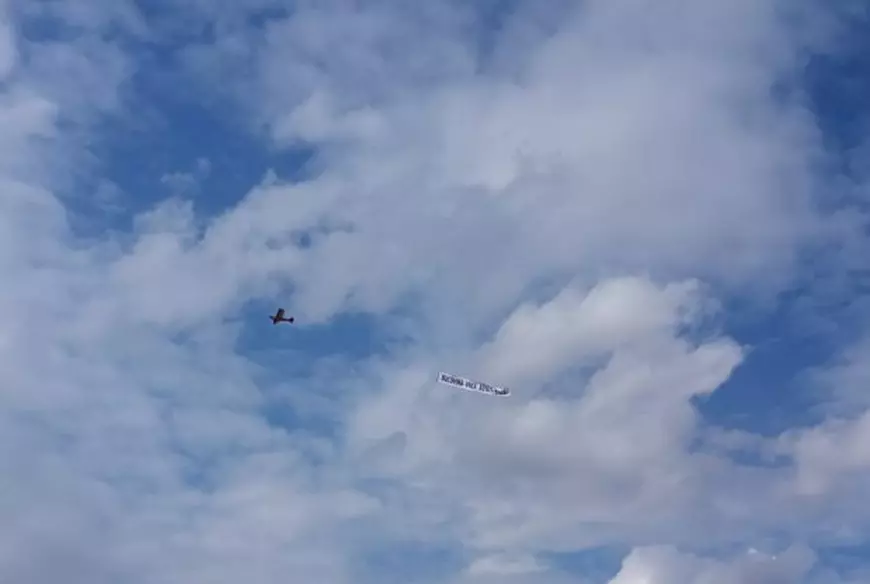 VIDEO&FOTO/ Mii de oameni, la inaugurarea singurului metru de autostradă din Moldova. Unii participanți au venit în costume de daci