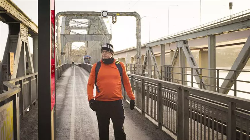 Janne Andersson, selecționerul naționalei de fotbal a Suediei, merge zilnic pe jos câte patru ore. În tinerețe a distribuit ziare | GALERIE FOTO