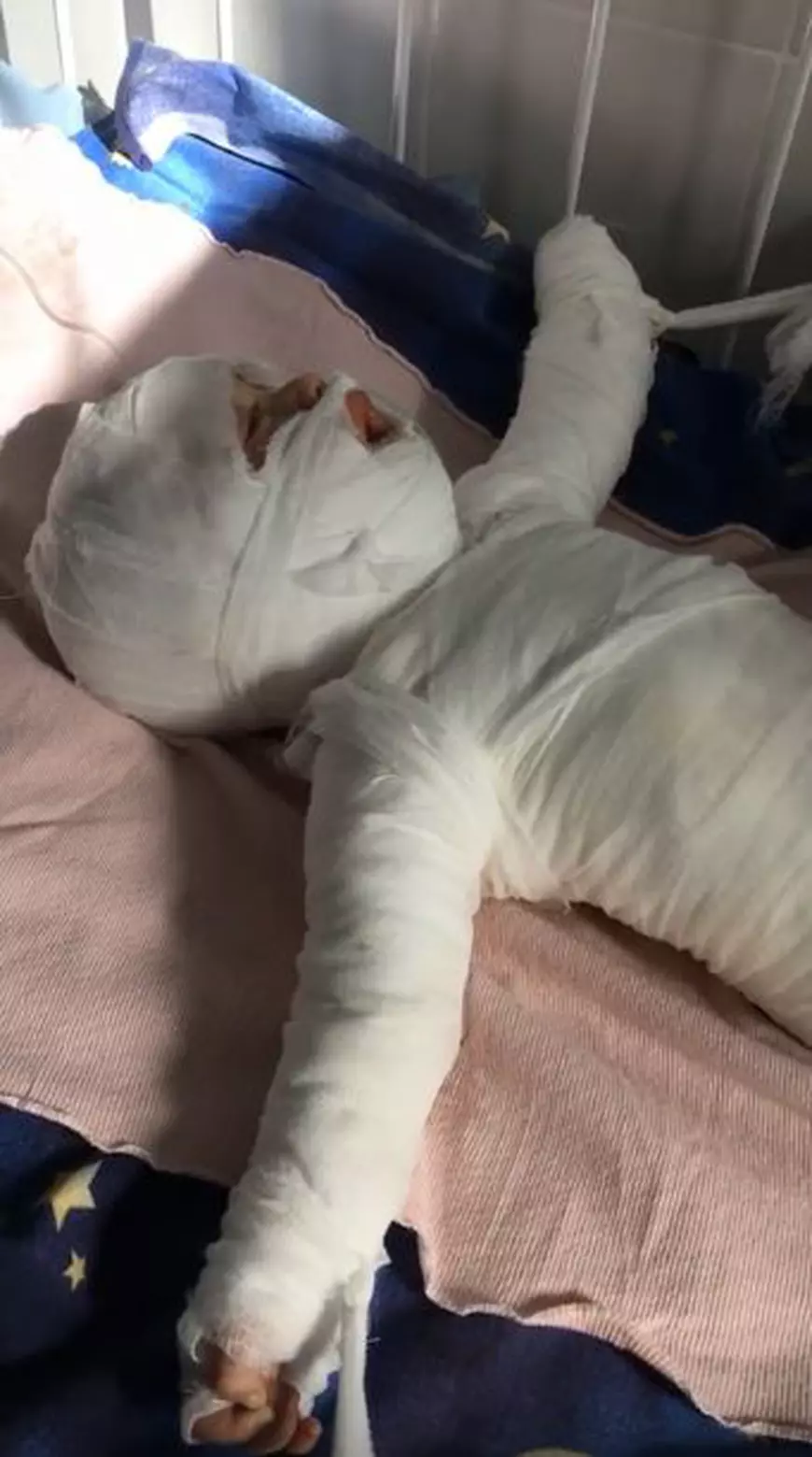 Un bebeluș a murit după ce a căzut în apă fierbinte