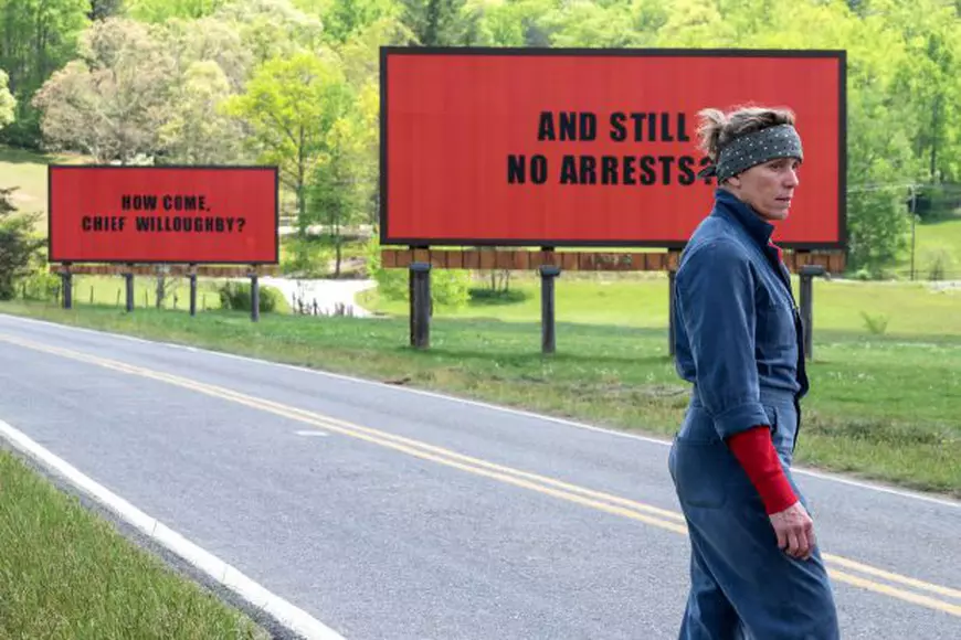În Ploiești a apărut un panou împotriva procurorilor Onea și Portocală, după modelul filmului „Three Billboards Outside Ebbing, Missouri”!