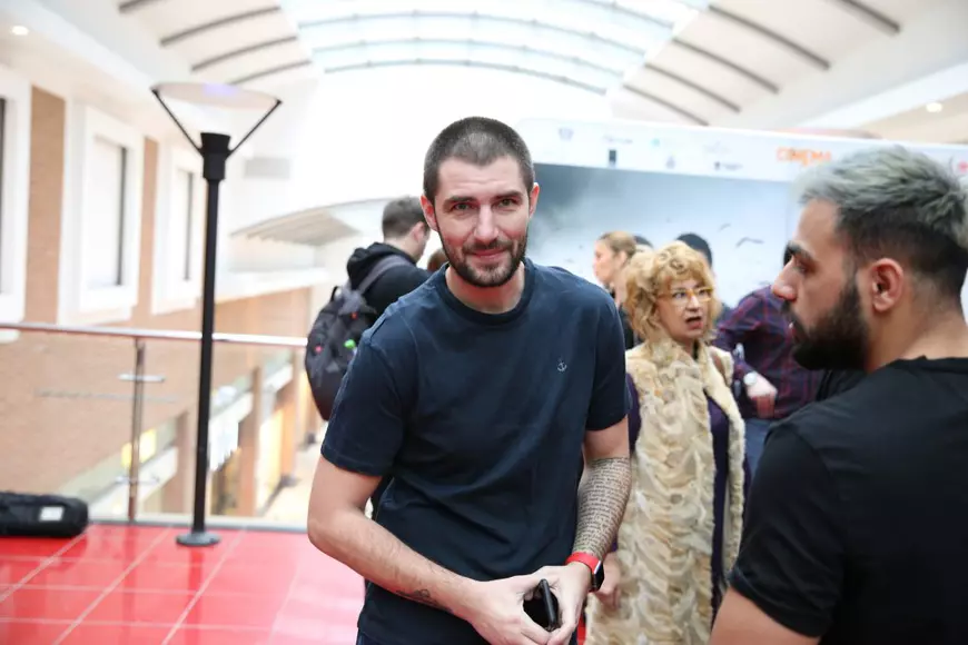 Lui Cătălin Cazacu rolul de debut pe marile ecrane i-a venit mănușă