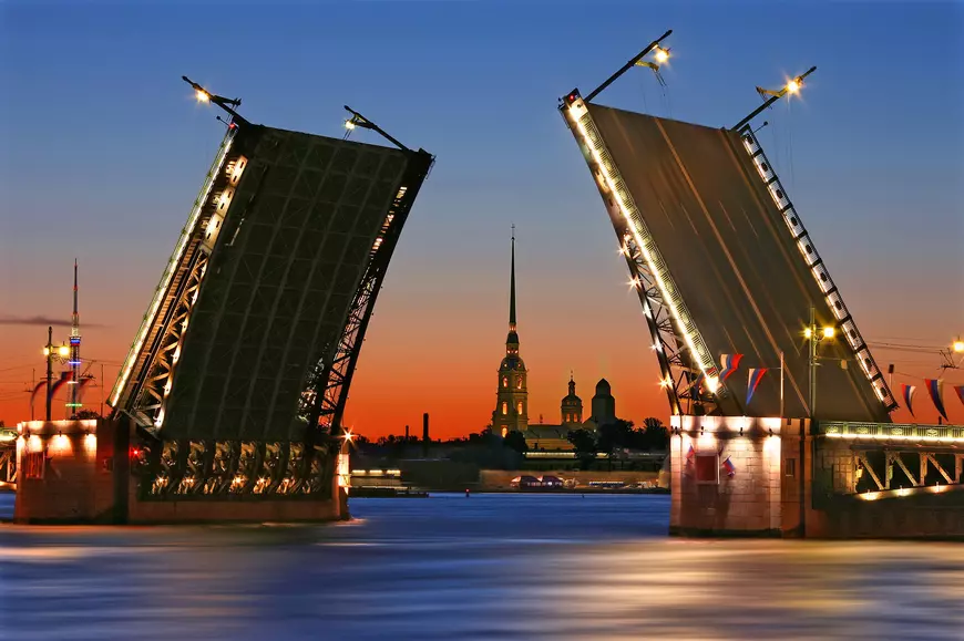 Nopți Albe în Moscova și Sankt Petersburg (PUBLICITATE)