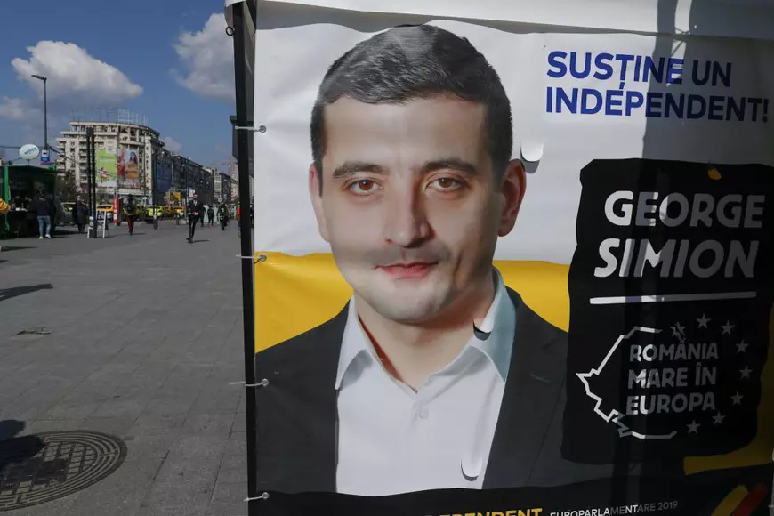 Fotoreportaj printre panouri electorale. Ofertele din inima Bucureștiului: photoshop și corturi goale