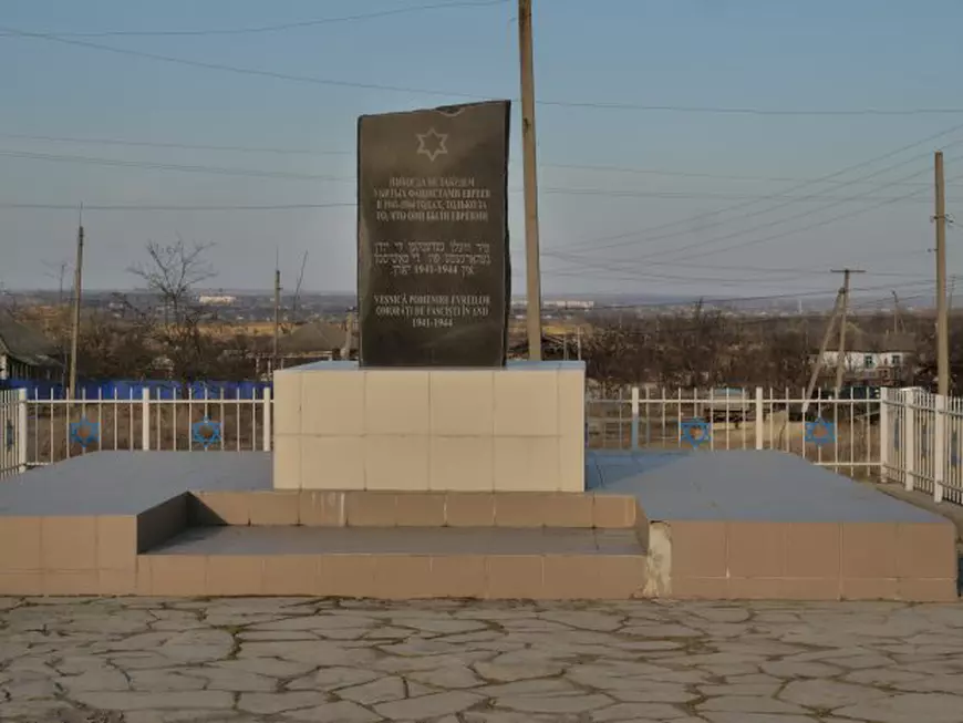 FOTO/VIDEO | „Pământul gemea de la oamenii îngropați de vii!” Reportaj cutremurător din Mărculești, o localitate scăldată în sânge, a cărei istorie neagră ne-a reamintit-o Dosarul „Moscova 2”