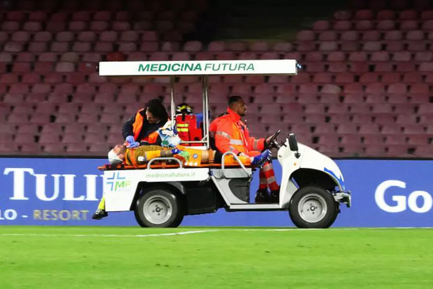Portarul de la Napoli a căzut inconștient pe teren. David Ospina, transportat de urgență la spital / VIDEO