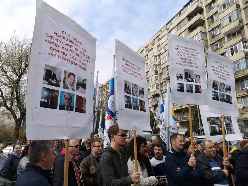 Protest al angajaților Metrorex. Sindicaliștii au pichetat sediul Ministerului Transporturilor