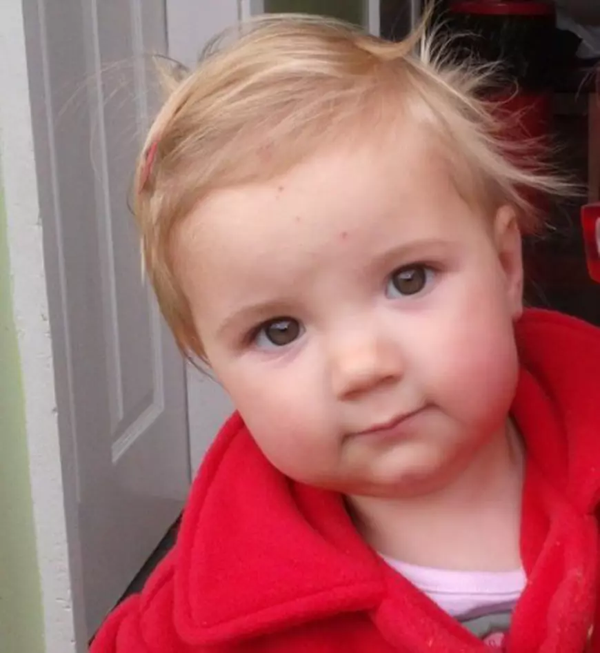 FOTO | Apelul disperat al unei mame după ce hoții au furat șuvița de păr a copilului său mort