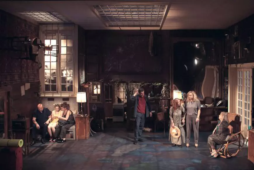 Recomandările culturale ale săptămânii. De la “Touch me not”, filmul care te invită să te gândești la intimitate, la Falleras, tradiția spaniolă devenită industrie