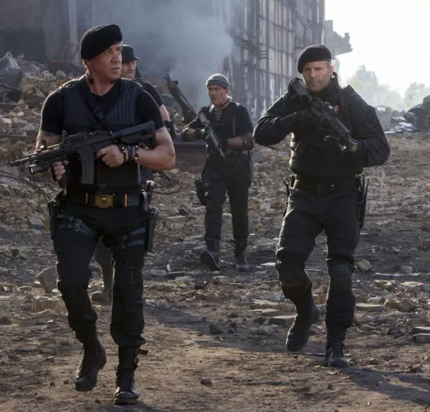 Filmele care erau să-i omoare pe Clooney, Stallone și Statham. Cele mai grave accidentări ale vedetelor de la Hollywood