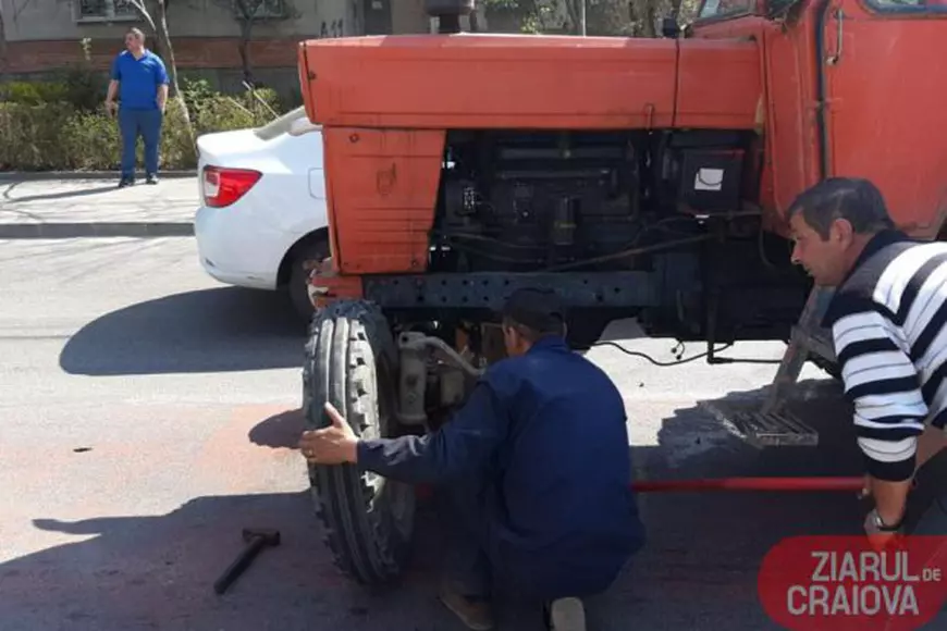 O șoferiță a făcut prăpăd pe stradă: a avariat șase mașini dintr-o lovitură!