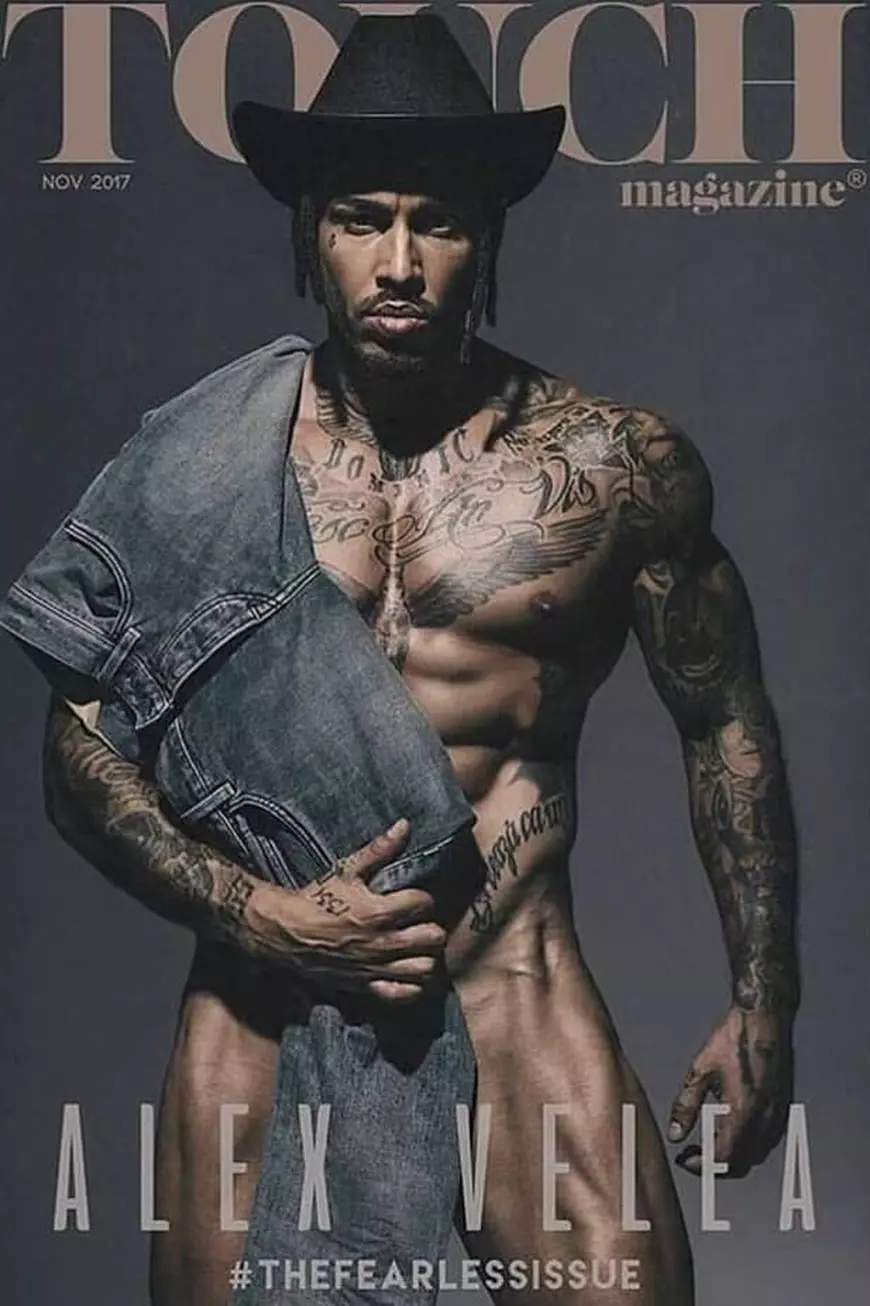 Alex Velea a reciclat o fotografie în care apare gol. Ce i-au auzit urechile