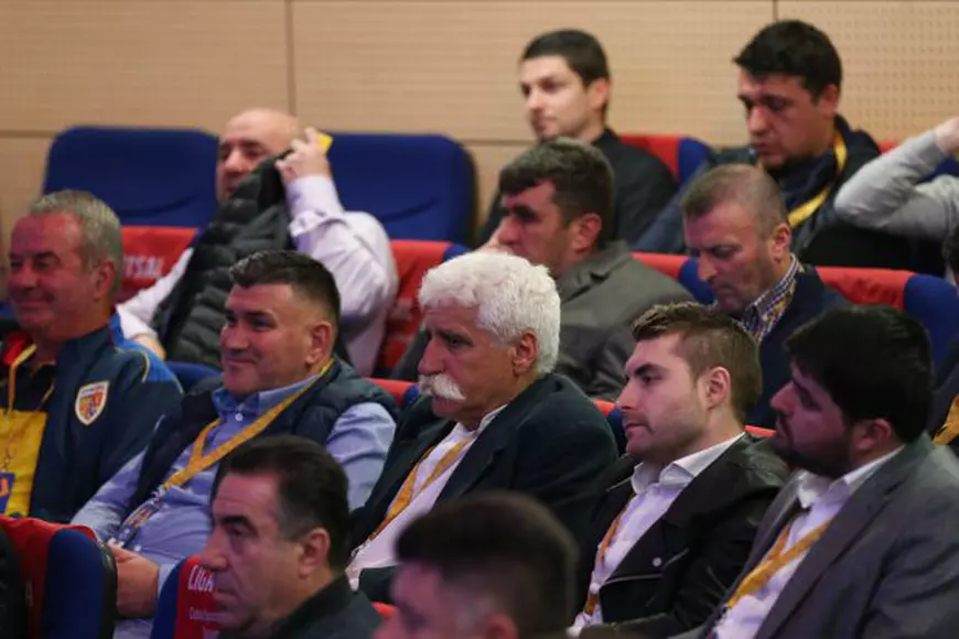 FOTO | Adunarea Generală a FRF 2019. S-a schimbat sigla FRF. Trolere și alte suveniruri, cadou pentru membri! Cine e Maria Ceaușilă, senzația zilei