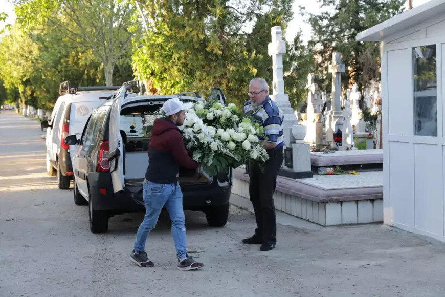 Răzvan Ciobanu a fost depus la capela cimitirului Progresul din București. Înmormântarea va avea loc joi