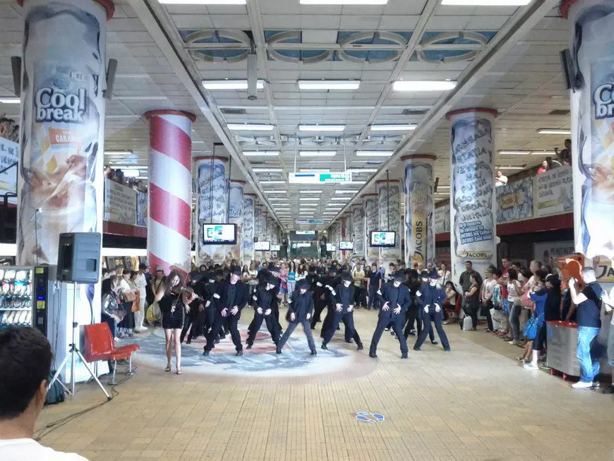 La 10 ani de la moartea lui Michael Jackson, românii pregătesc cel mai mare flashmob pe muzica lui! Va fi de Cartea Recordurilor