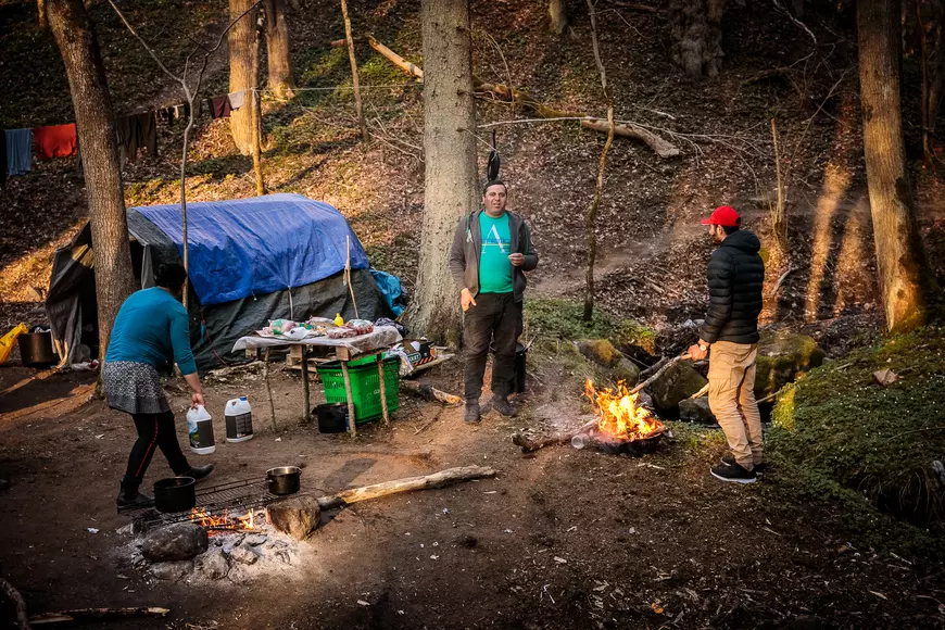 În căutarea lui Gică - românul omorât într-un parc din Huskvarna, Suedia, de doi adolescenți. Paște în pădure cu cei mai nevoiași dintre compatrioți (1)