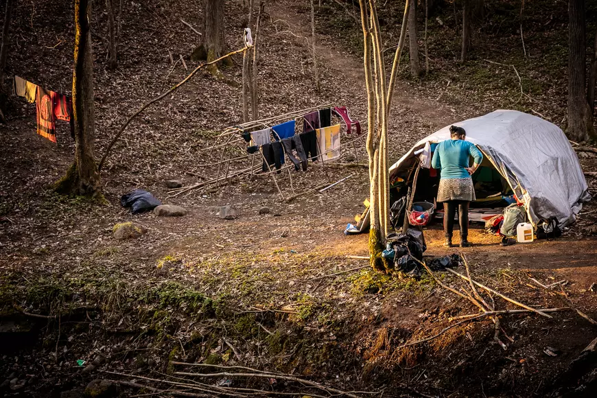 În căutarea lui Gică - românul omorât într-un parc din Huskvarna, Suedia, de doi adolescenți. Paște în pădure cu cei mai nevoiași dintre compatrioți (1)