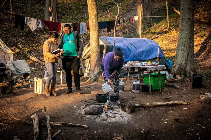 În căutarea lui Gică - românul omorât într-un parc din Huskvarna, Suedia, de doi adolescenți. Paște în pădure cu cei mai nevoiași dintre compatrioți (1)