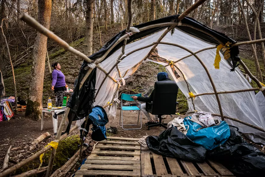 În căutarea lui Gică - românul omorât într-un parc din Huskvarna, Suedia, de doi adolescenți. Paște în pădure cu cei mai nevoiași dintre compatrioți (1)