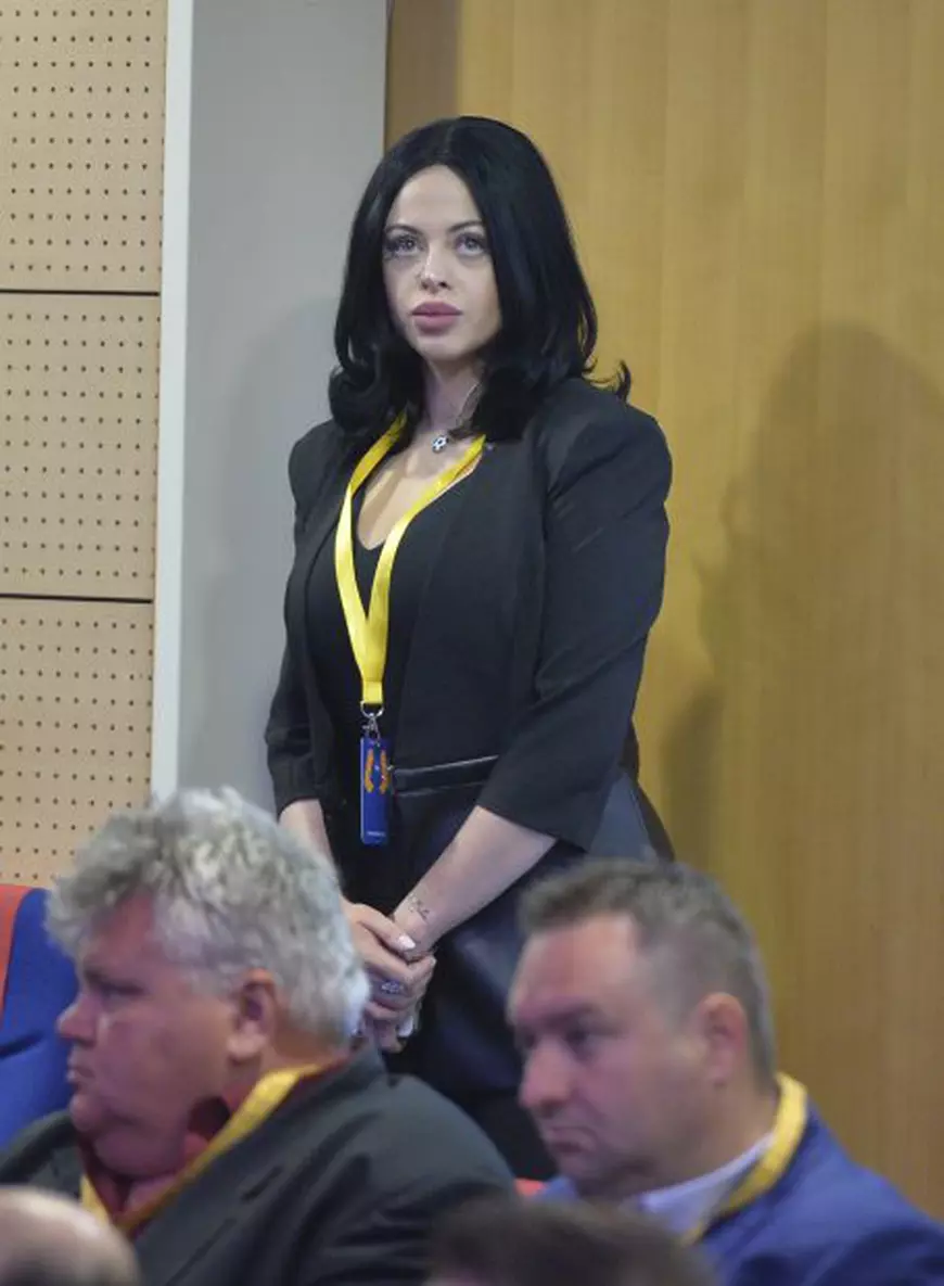 FOTO | Adunarea Generală a FRF 2019. S-a schimbat sigla FRF. Trolere și alte suveniruri, cadou pentru membri! Cine e Maria Ceaușilă, senzația zilei