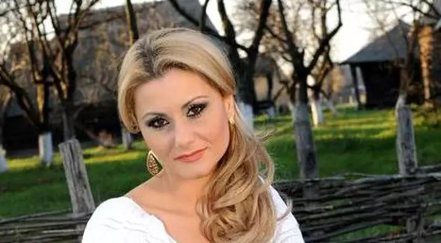 Cine prezintă emisiunea Star Chef alături de Nicolai Tand. Este o cunoscută interpretă de muzică populară