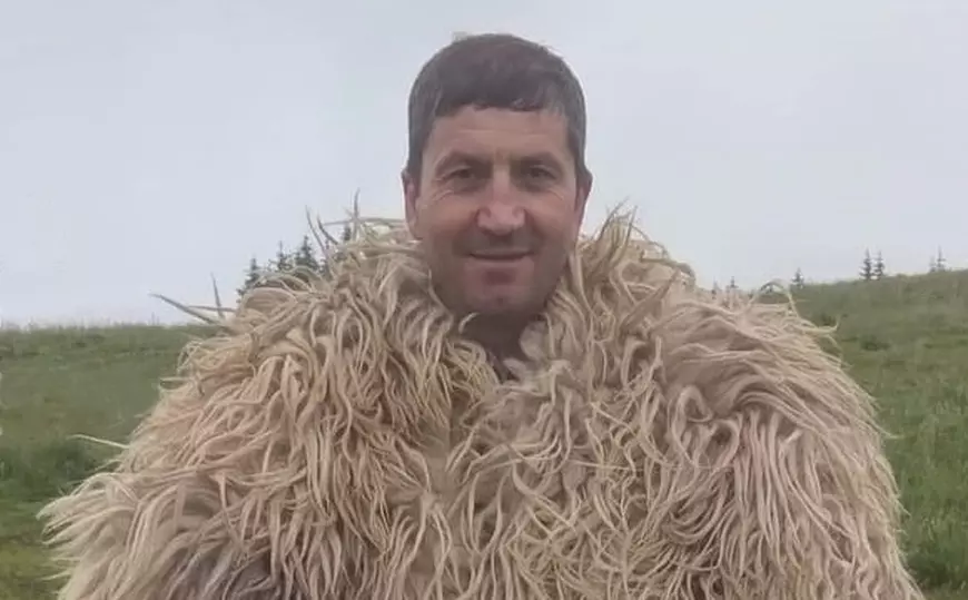 Gheorghe Toader, singurul locuitor al satului Bădila în registrele primăriei, e plecat azi la muncă în Anglia.
