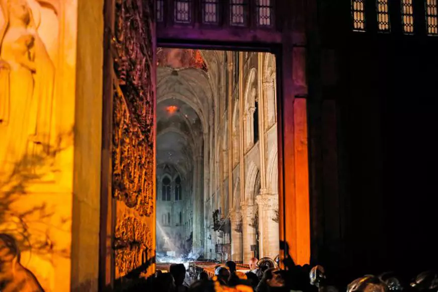 VIDEO | Legătura miraculoasă dintre București și Notre-Dame! În Catedrala Sfântul Iosif din Capitală se află o bucată din coroana de spini a lui Iisus, salvată din flăcările care au mistuit Notre-Dame
