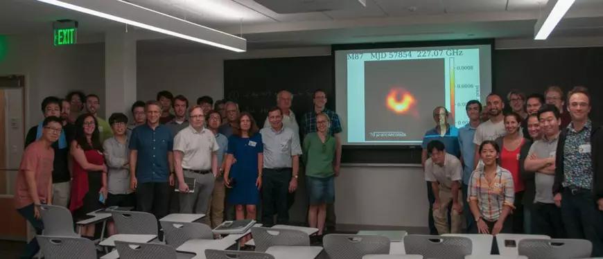 O tânără de 29 de ani este geniul din spatele primei imagini cu o gaură neagră