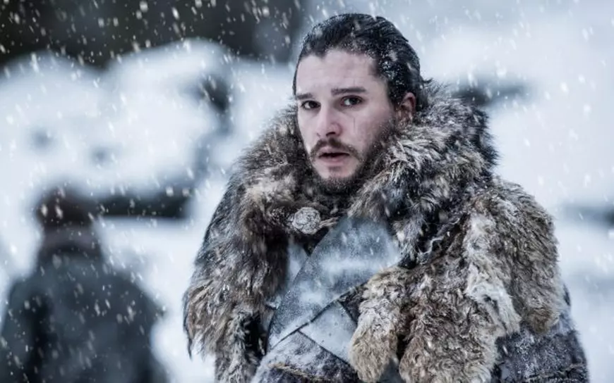Lucruri pe care nu le știai despre actorii din “Urzeala tronurilor”. Emilia Clarke cântă operă, Kit Harington se trage din regi!