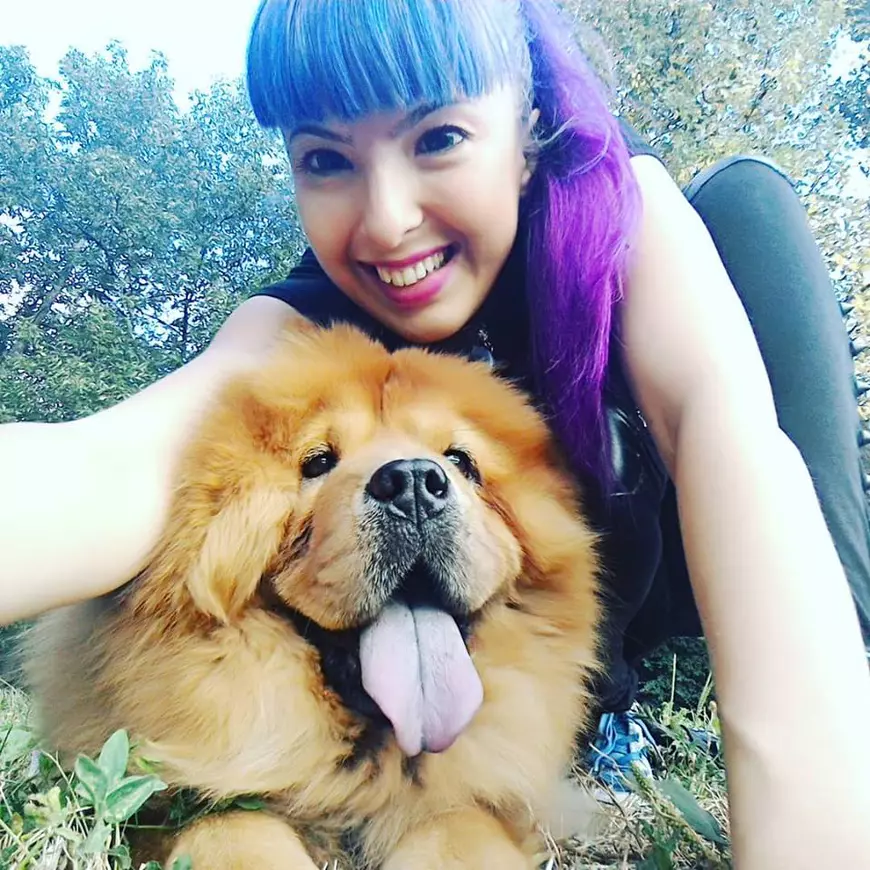 Alyanna Lu, singura cântăreață Otaku din România, își duce pisica în parc, în lesă!