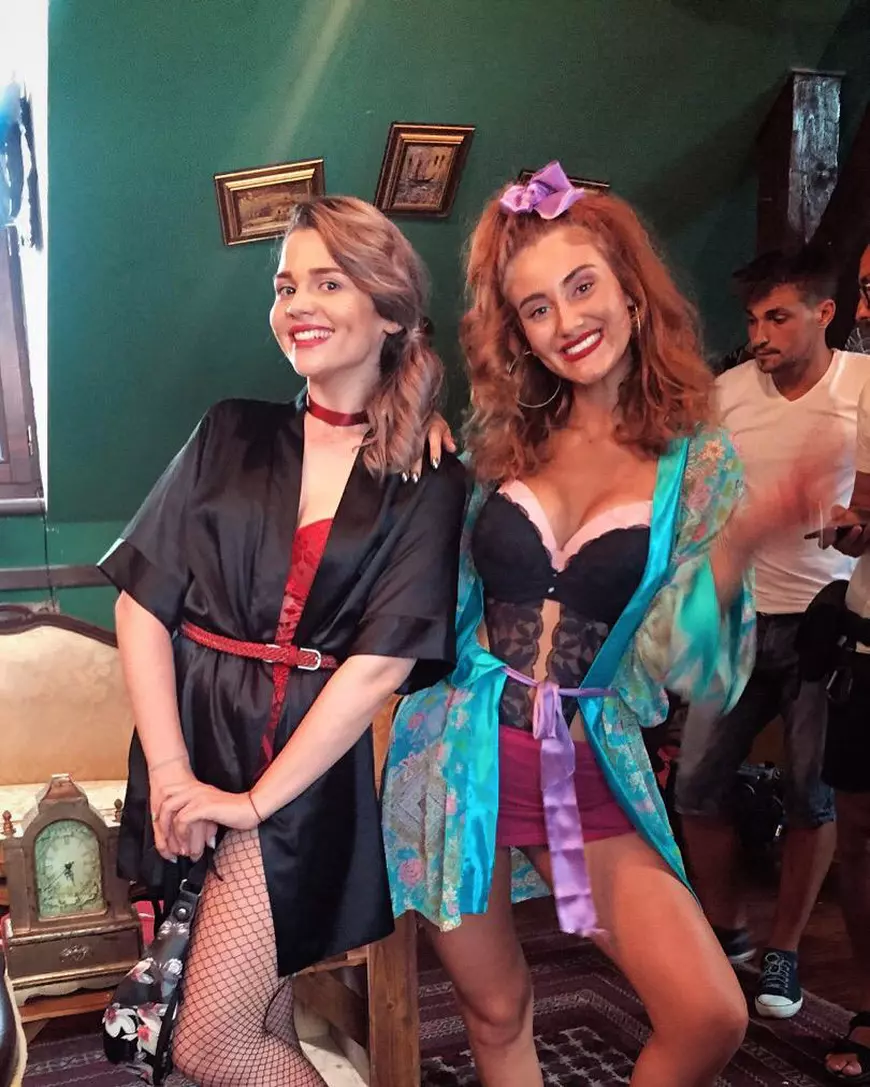 Ștefan Bănică joacă alături de o admiratoare, în Liber ca pasărea cerului: "Cinci ani la rând am mers cu mama la spectacolele lui de Crăciun"