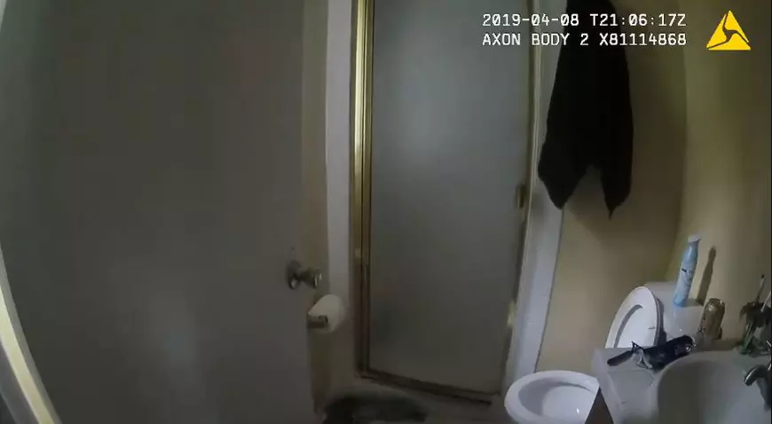 VIDEO/ Polițiștii au fost chemați să intervină la un jaf, dar au izbucnit în hohote de râs când au ajuns. Cine era „tâlharul” din casă