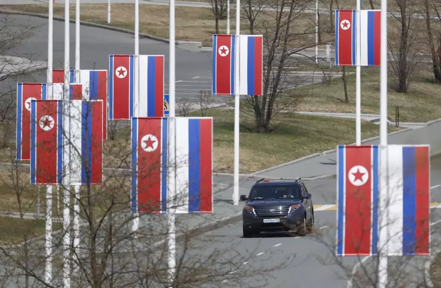 FOTO & VIDEO | Kim Jong-un și Vladimir Putin s-au întâlnit pentru prima dată. Subiectele discutate de cei doi lideri