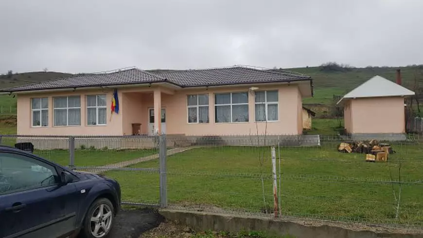 La un pas de o decizie care poate i-ar fi salvat viața. Copilul care a murit în fosa septică urma să plece cu tatăl lui în Italia