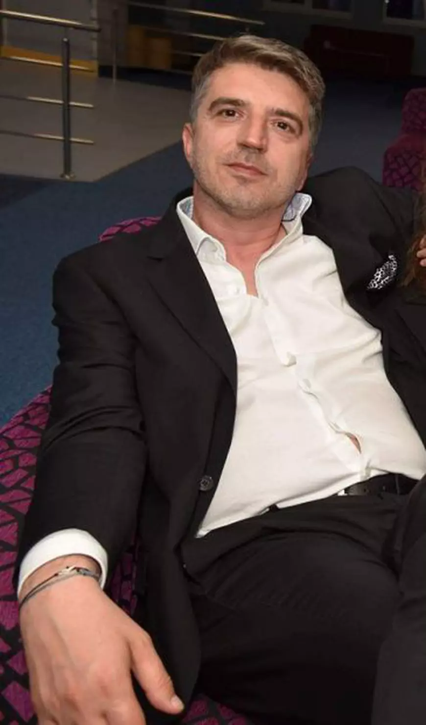 ”Prinții” dezmoșteniți ai unuia dintre cei mai bogați români i-au rupt degetul și i-au furat laptopul omului de încredere pe care tatăl lor l-a lăsat să execute testamentul!