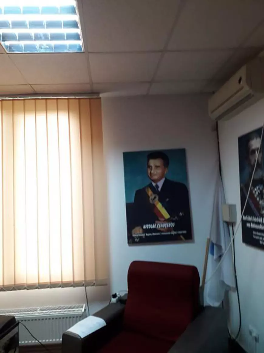 Un primar din Prahova are tabloul lui Ceaușescu în birou: "Este istoria României"