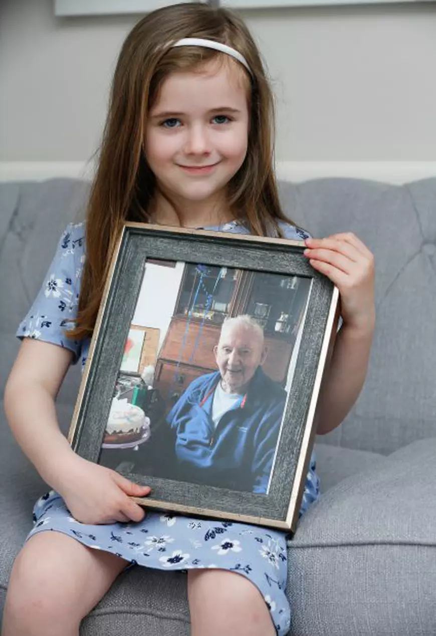 Gest impresionant! Un bătrân de 107 ani și-a donat toată averea pentru tratamentul stră-strănepoatei sale, diagnosticată cu tumoare cerebrală
