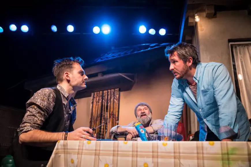 Recomandările culturale ale săptămânii: Lăsați-vă cuceriți de actorul Conrad Mericoffer și de sensibilitatea unui roman românesc despre niște golănași de provincie