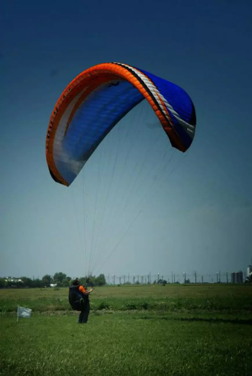 GALERIE FOTO | «Am votat ca să pot urla»! Motivația fabuloasă a lui Bogdan Dovleac, românul care a parcurs duminică 690 de km, în Africa, până la urne