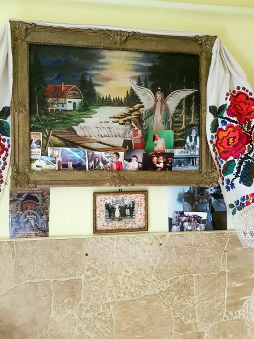 VIDEO/Am fost în vizită la tanti Lenuța din Chinteni, bunicuța care a incendiat Internetul. „Tinerii să steie aici și să pună osul. Și fă curat în curtea ta, apoi în țară”