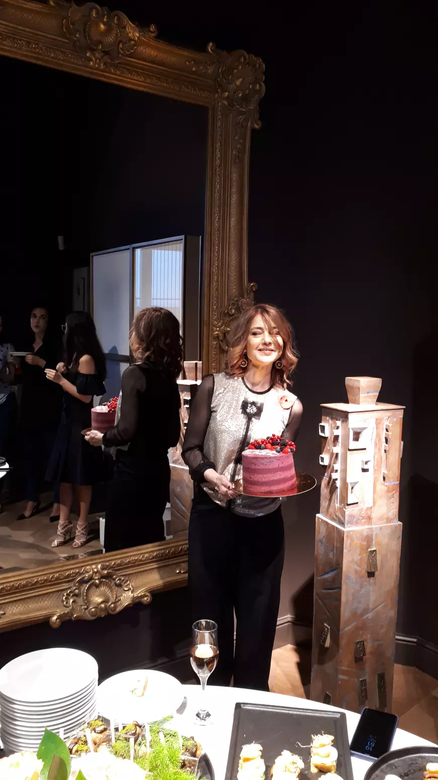 VIDEO/ La fel de frumoasă ca în perioada “Liceenii”, Oana Sîrbu s-a aniversat pe strada Frumoasă