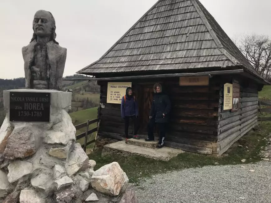 FOTO&VIDEO | Moții salvatori din Apuseni au emigrat! Avem semnal GSM, drum asfaltat, dar au plecat oamenii care au făcut diferența în groaznicul accident de avion