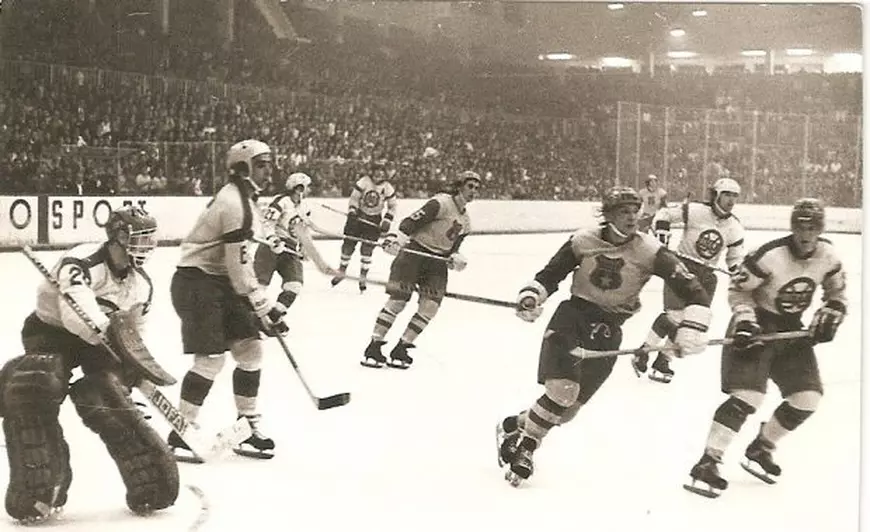 FOTO&VIDEO | Povești spectaculoase cu Nelu Ionescu, antrenorul care a dus România în Grupa Mondială de hochei pe gheață și care a fentat moartea de mai multe ori: „Când eram la Bilbao, mi s-a propus să intru în ETA”