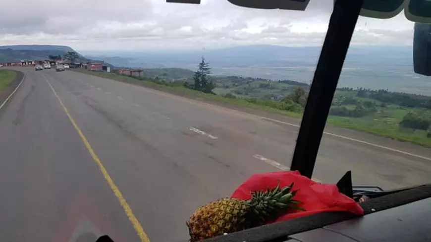 GALERIE FOTO | «Am votat ca să pot urla»! Motivația fabuloasă a lui Bogdan Dovleac, românul care a parcurs duminică 690 de km, în Africa, până la urne