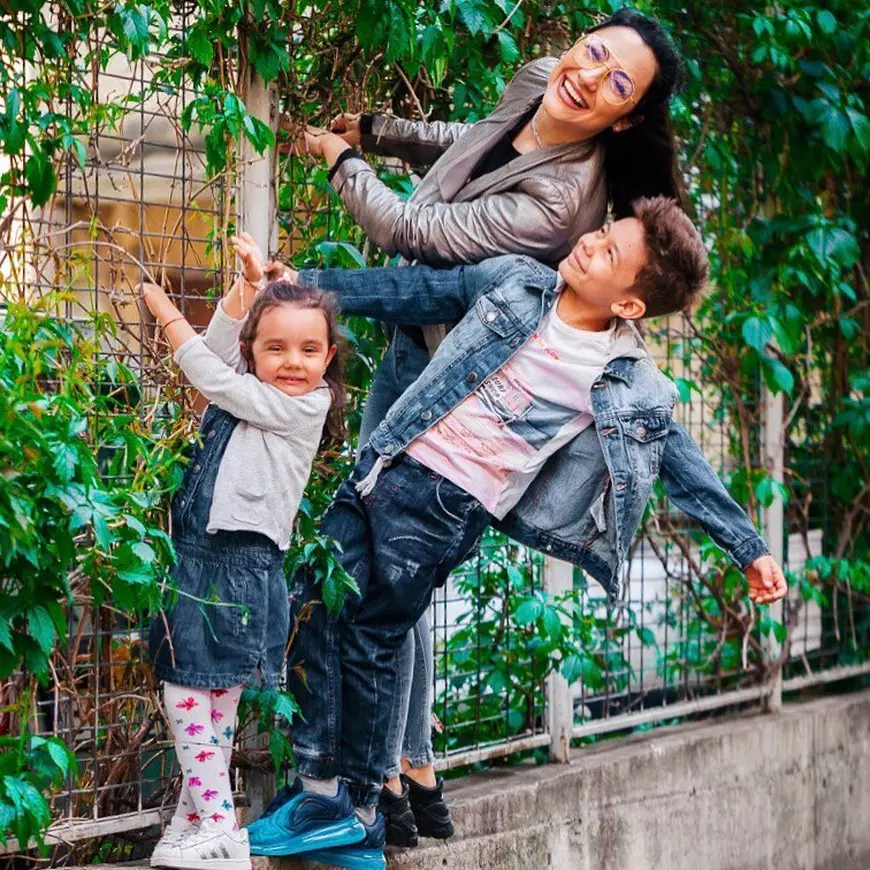 Cât de frumos! Cum a fost surprinsă Andra alături de cei doi copiii ai ei