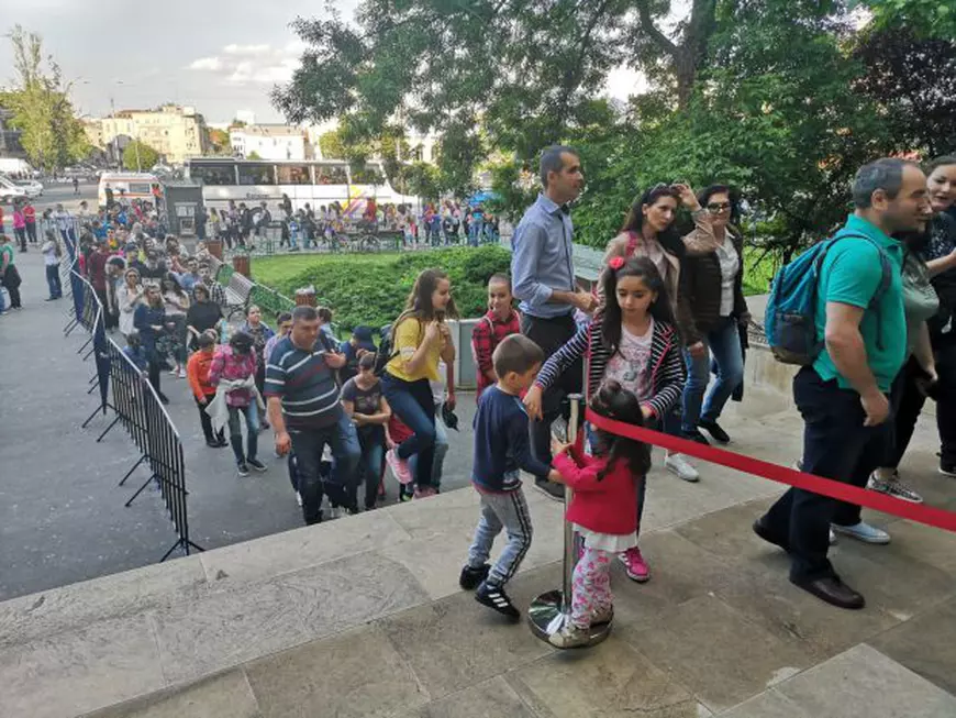 FOTO | Cum a fost la Noaptea Muzeelor 2019: Bucureștenii au ieșit din case pentru a vizita cele mai importante obiective culturale