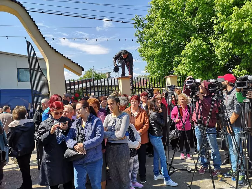 UPDATE | Răzvan Ciobanu, condus pe ultimul drum. Creatorul de modă a fost înmormântat | VIDEO