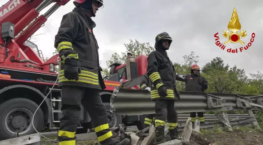 UPDATE / Printre victimele autocarului răsturnat în Italia se află și români. MAE: "Nu au fost primite solicitări de asistență consulară"