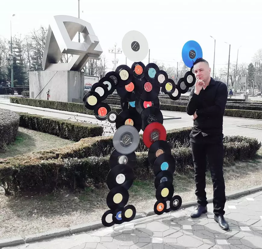 Cosmin de la t-Short și-a remixat piesele de succes pentru festivalul retro din weekend. DJ Emil Lassaria s-a ocupat de remixuri